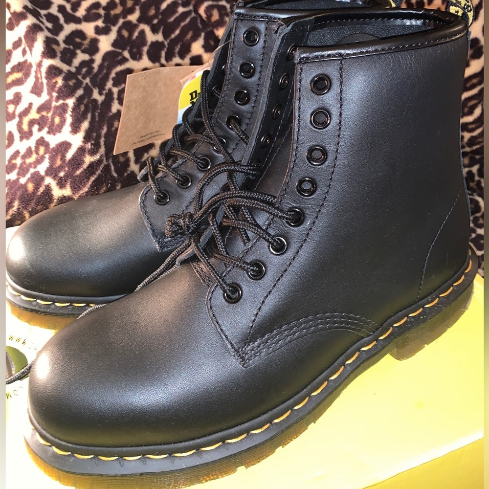 Doc Martens 1460 Industrial Full Grain Leather Boot Men 9/Ladies 10
